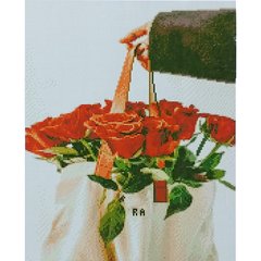 Алмазна мозаїка Strateg ПРЕМІУМ Троянди в шопері 40х50 см D0049